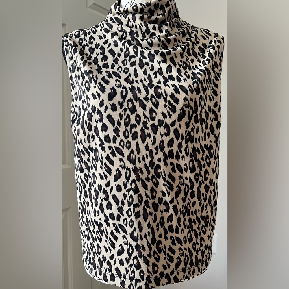 JohnPaulRichard Leopard Print Sleeveless Blouse EUC